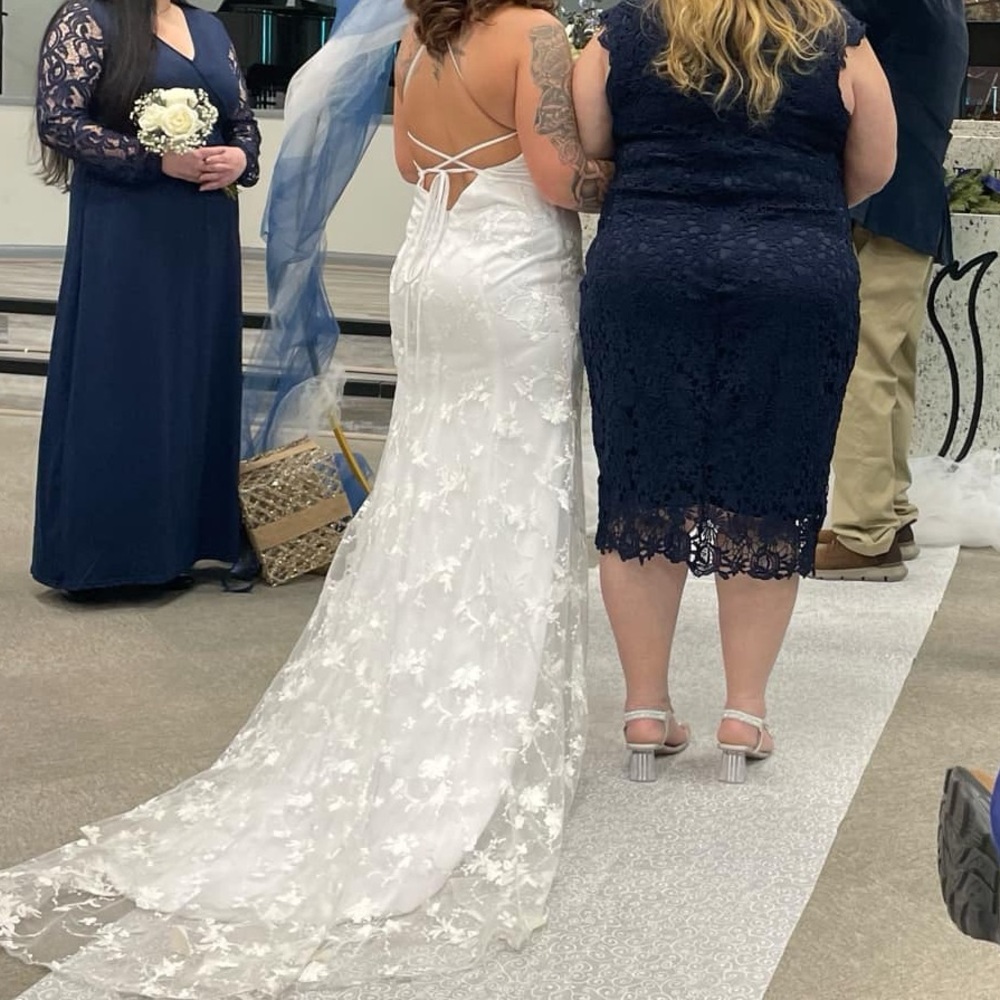 Elegant White Lace Wedding Dress